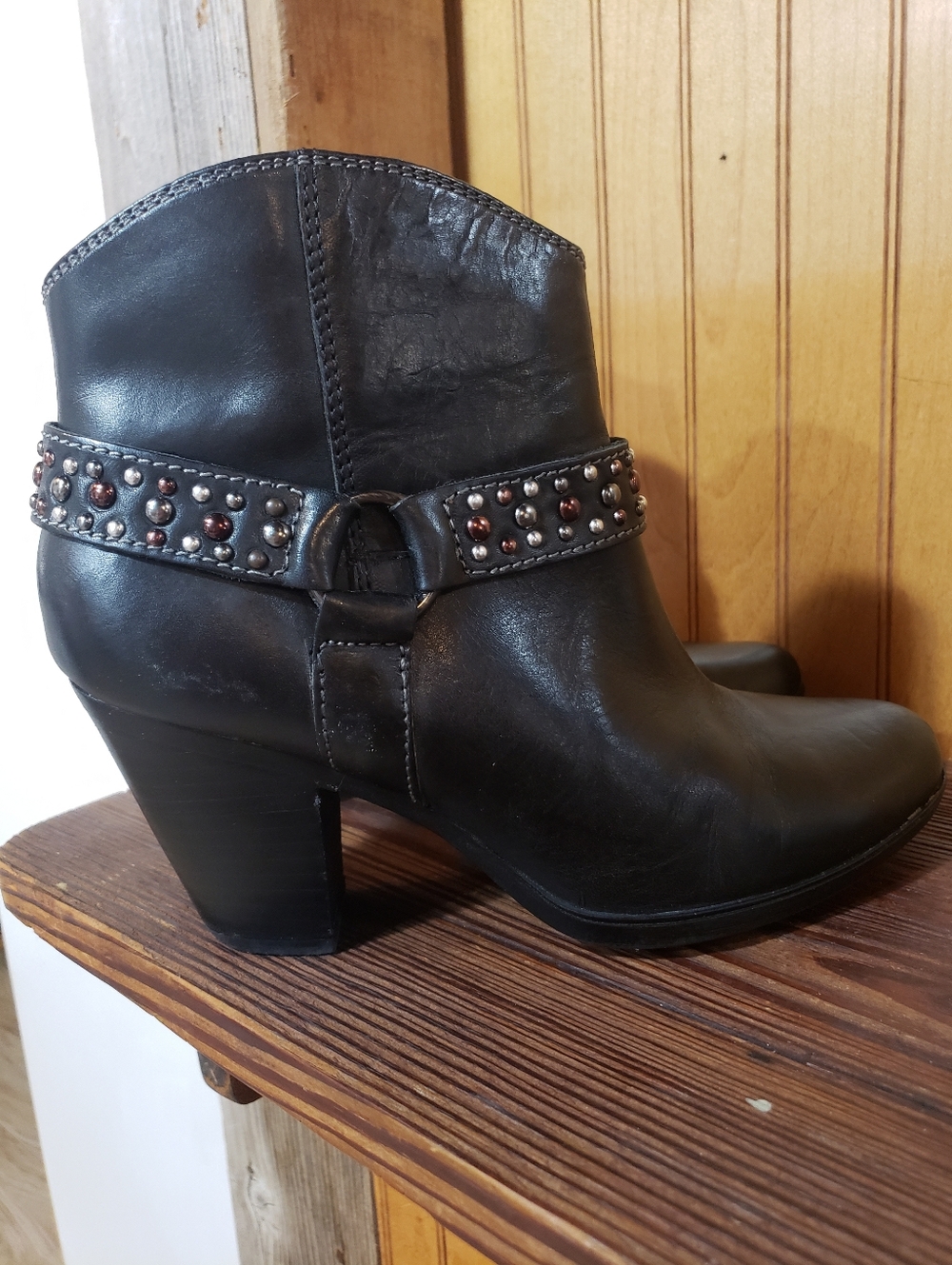 Sofft Noreen Black Leather Ankle Studded Harness Boots womens Size 7
